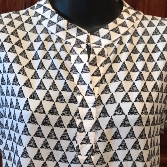 Nordstrom Pleione Geometric Triangle graphic top - Picture 3 of 5